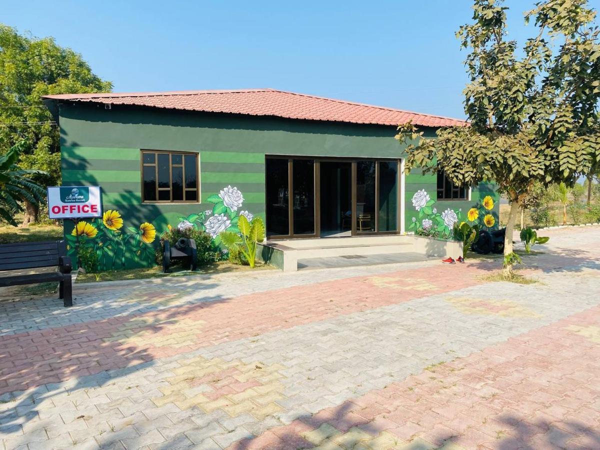Kalri Modhera Sunrise Resort - Tents Bhungas Jungle Restaurants & Candlelight Dining מראה חיצוני תמונה