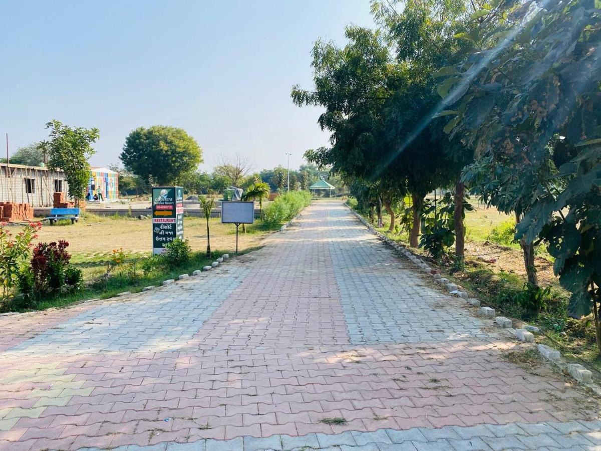 Kalri Modhera Sunrise Resort - Tents Bhungas Jungle Restaurants & Candlelight Dining מראה חיצוני תמונה
