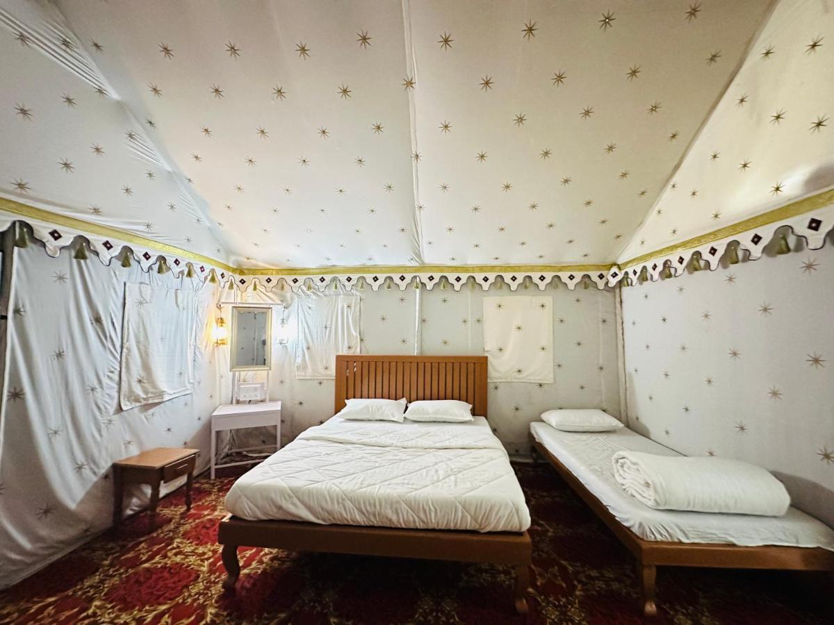 Kalri Modhera Sunrise Resort - Tents Bhungas Jungle Restaurants & Candlelight Dining מראה חיצוני תמונה