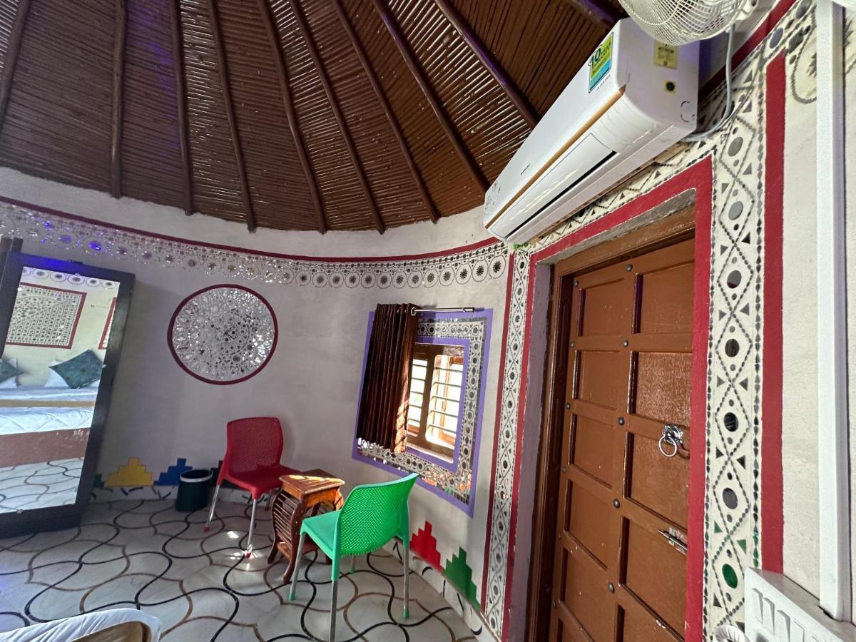 Kalri Modhera Sunrise Resort - Tents Bhungas Jungle Restaurants & Candlelight Dining מראה חיצוני תמונה