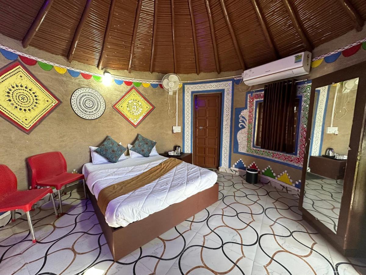 Kalri Modhera Sunrise Resort - Tents Bhungas Jungle Restaurants & Candlelight Dining מראה חיצוני תמונה