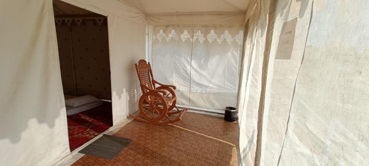 Kalri Modhera Sunrise Resort - Tents Bhungas Jungle Restaurants & Candlelight Dining מראה חיצוני תמונה