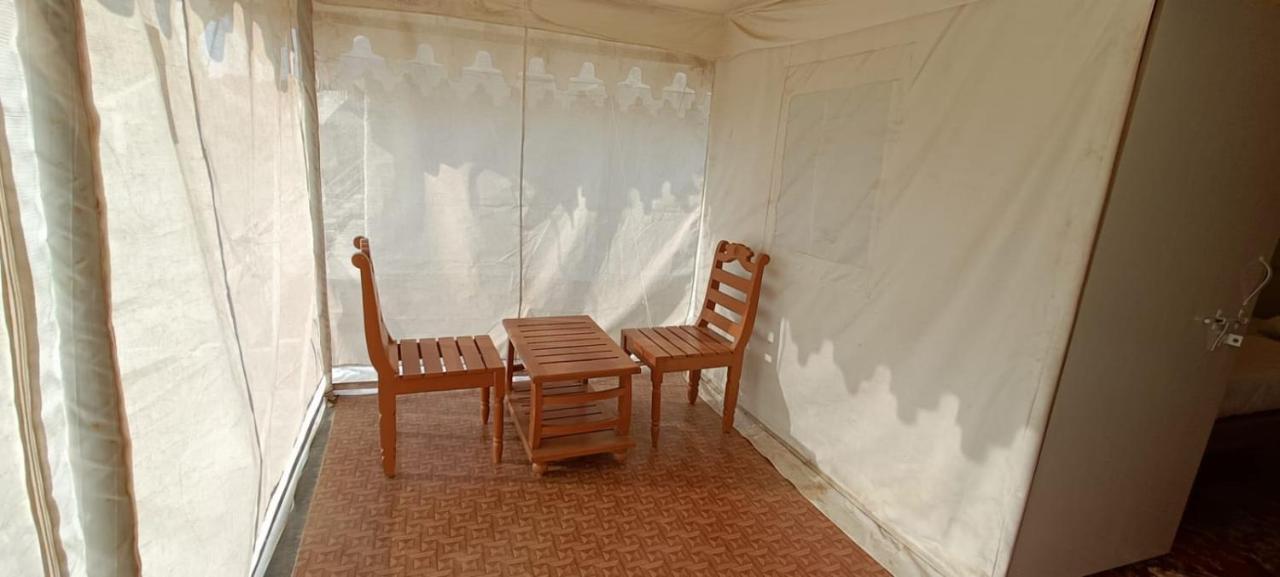 Kalri Modhera Sunrise Resort - Tents Bhungas Jungle Restaurants & Candlelight Dining מראה חיצוני תמונה
