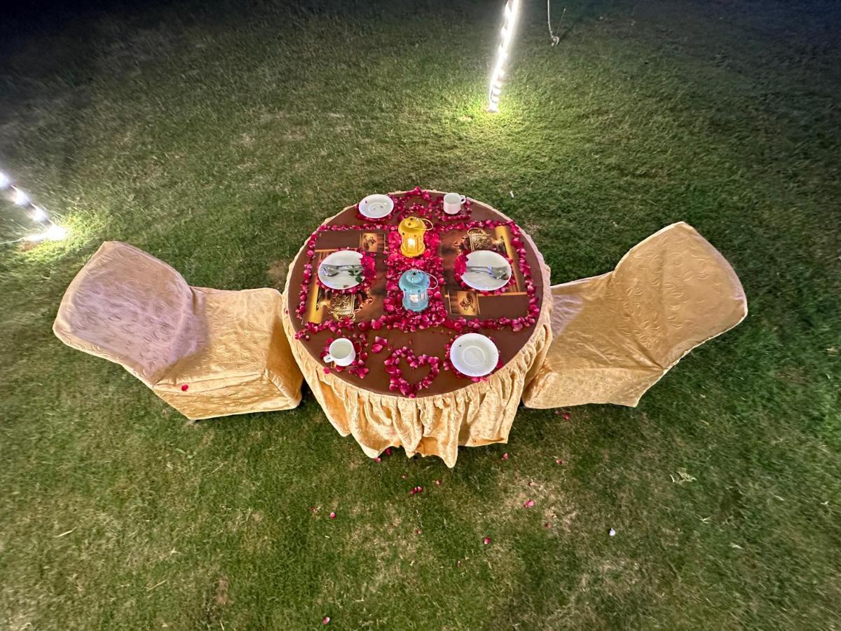 Kalri Modhera Sunrise Resort - Tents Bhungas Jungle Restaurants & Candlelight Dining מראה חיצוני תמונה