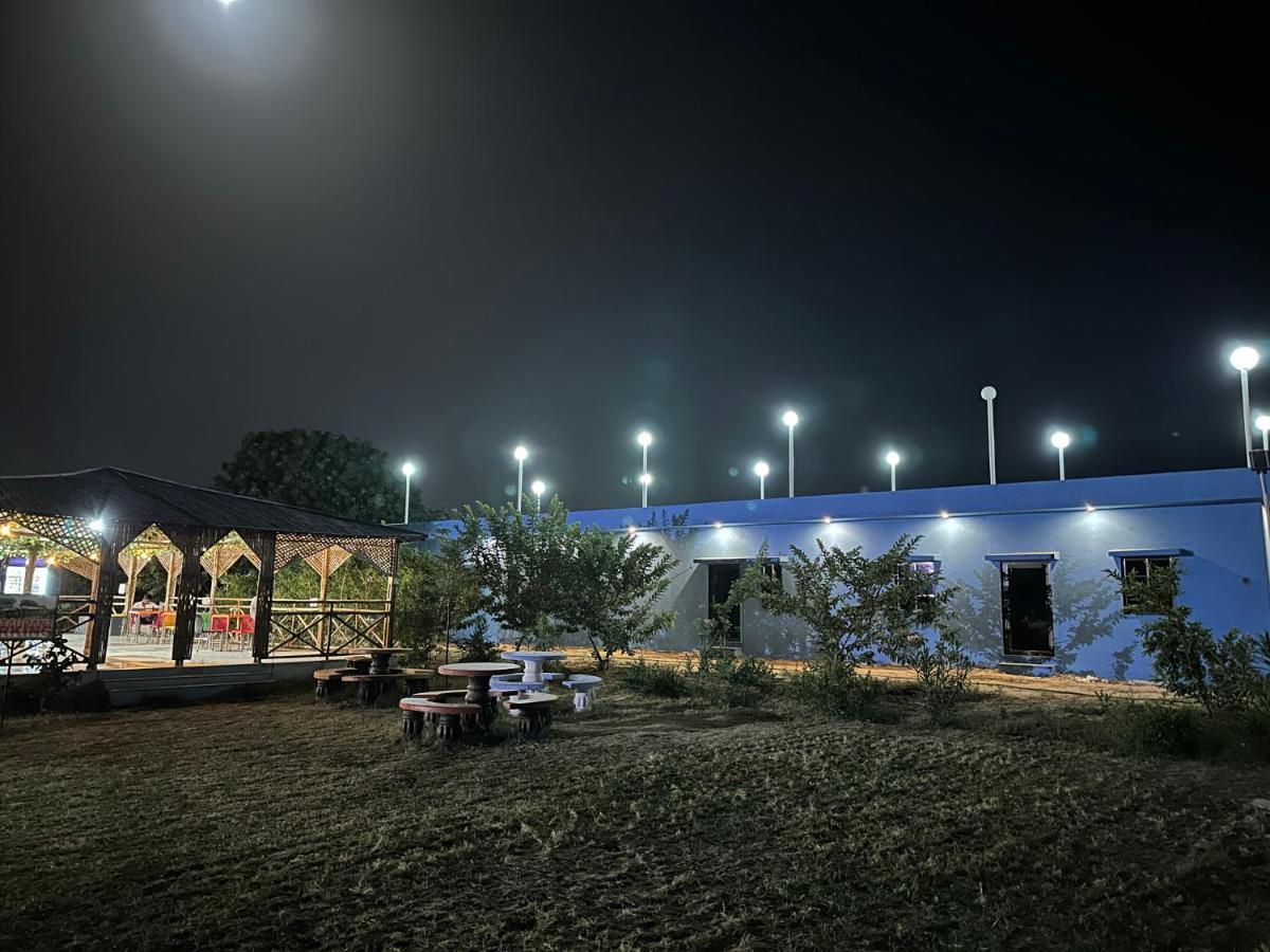 Kalri Modhera Sunrise Resort - Tents Bhungas Jungle Restaurants & Candlelight Dining מראה חיצוני תמונה
