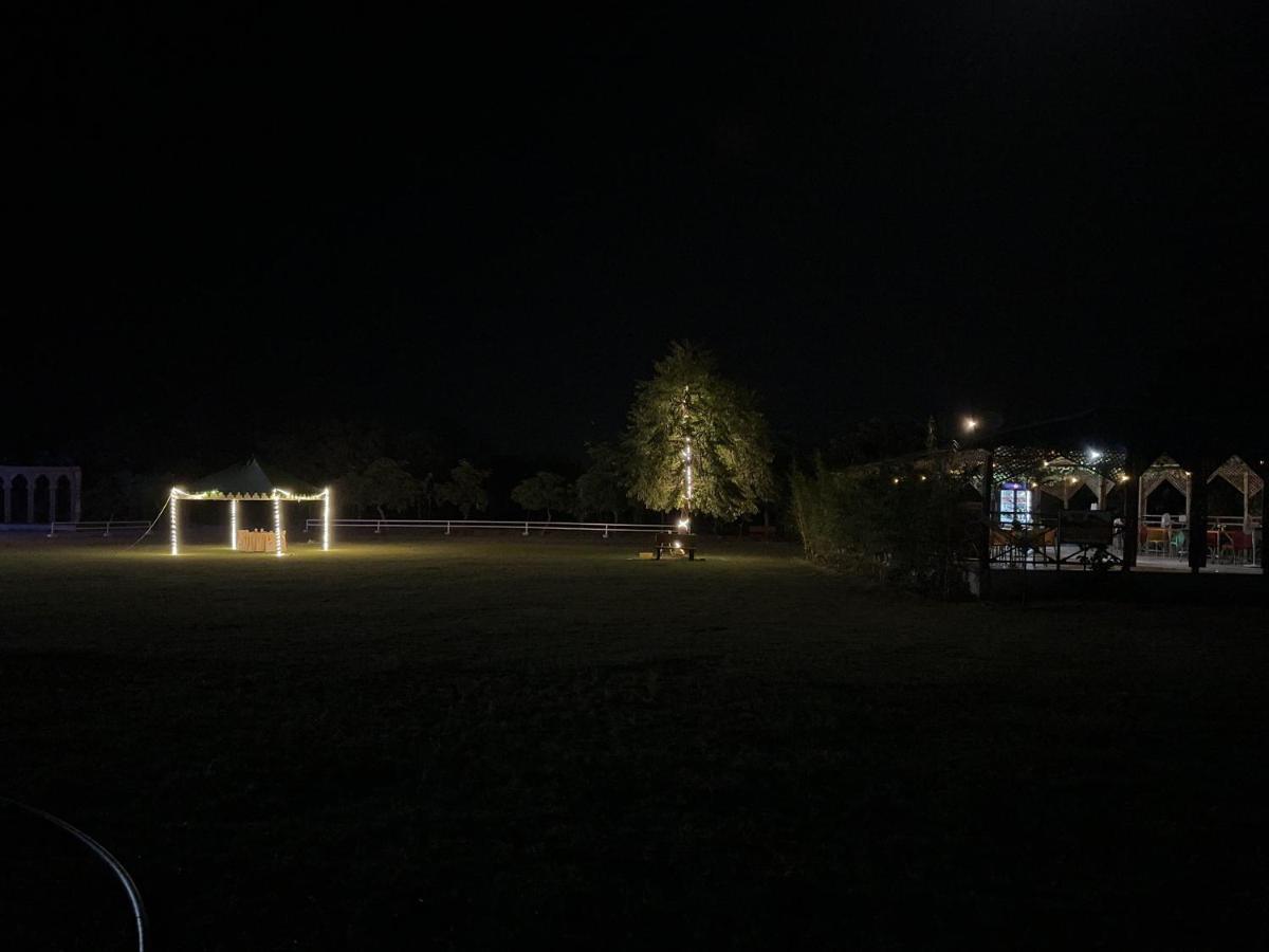 Kalri Modhera Sunrise Resort - Tents Bhungas Jungle Restaurants & Candlelight Dining מראה חיצוני תמונה