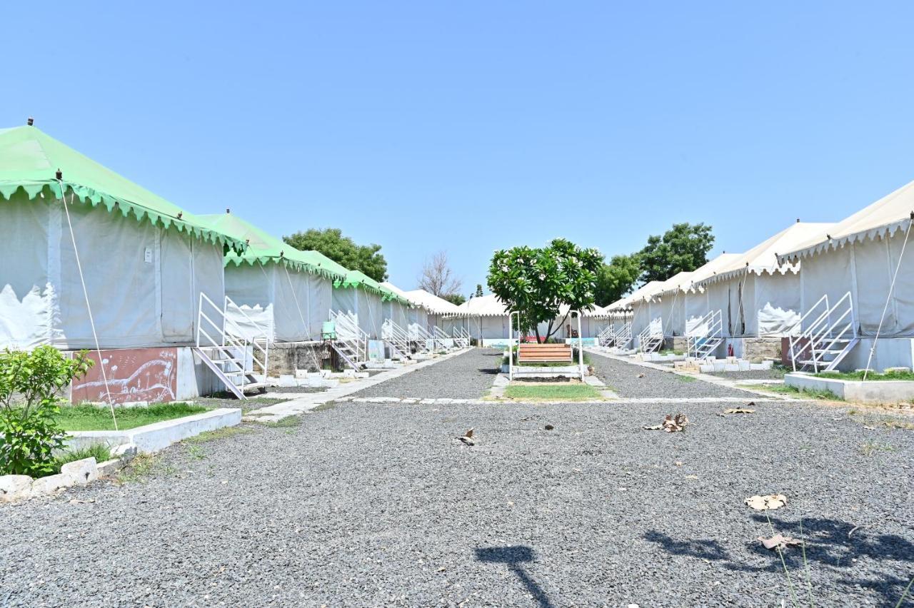 Kalri Modhera Sunrise Resort - Tents Bhungas Jungle Restaurants & Candlelight Dining מראה חיצוני תמונה