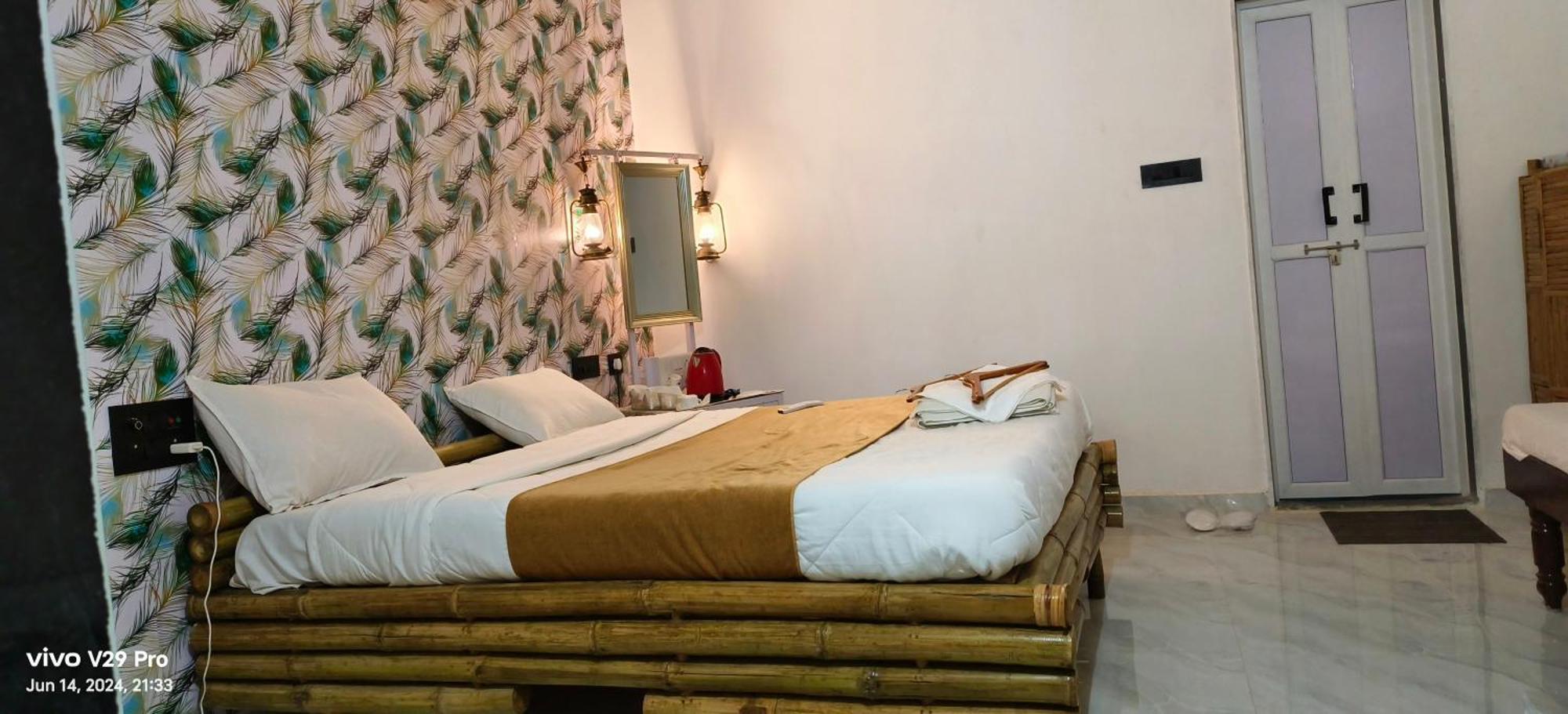 Kalri Modhera Sunrise Resort - Tents Bhungas Jungle Restaurants & Candlelight Dining מראה חיצוני תמונה