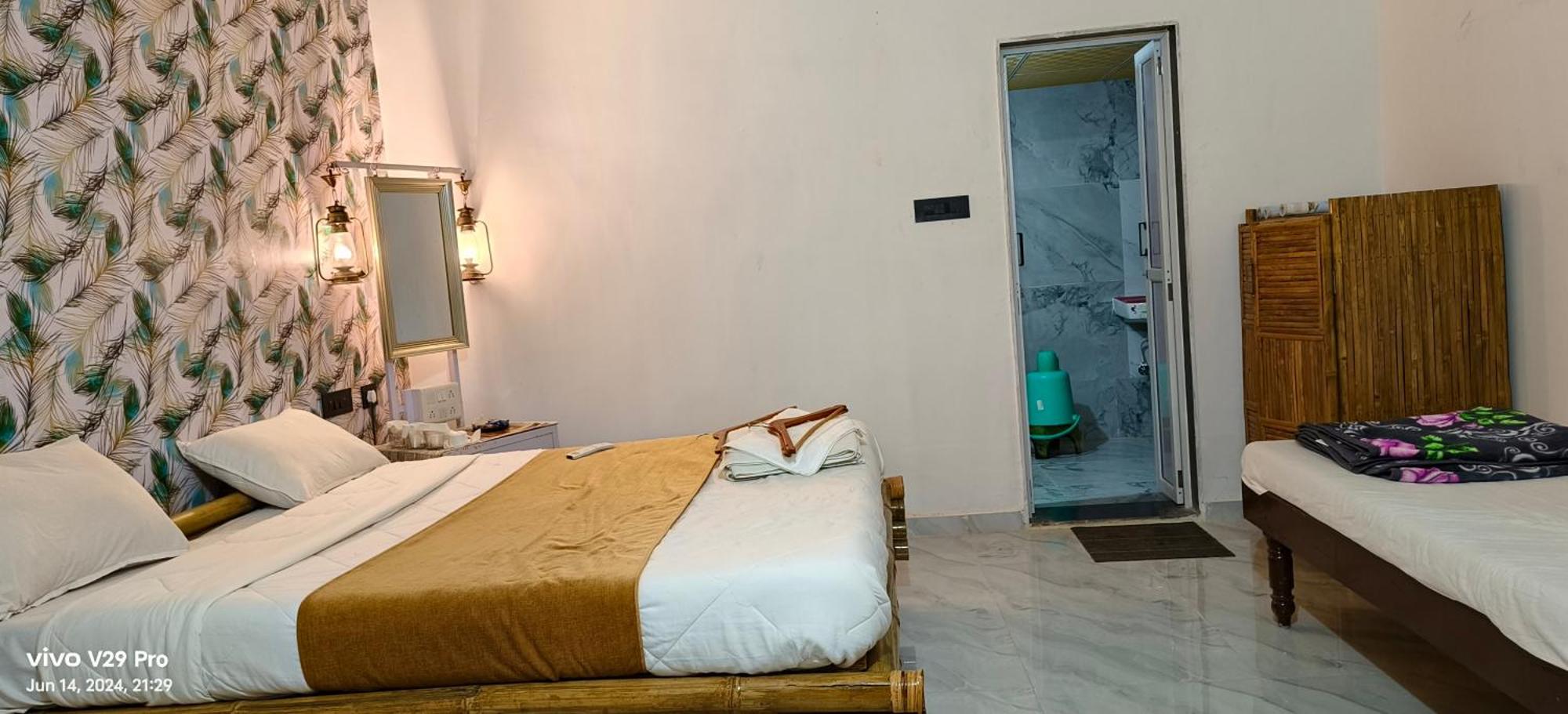 Kalri Modhera Sunrise Resort - Tents Bhungas Jungle Restaurants & Candlelight Dining מראה חיצוני תמונה