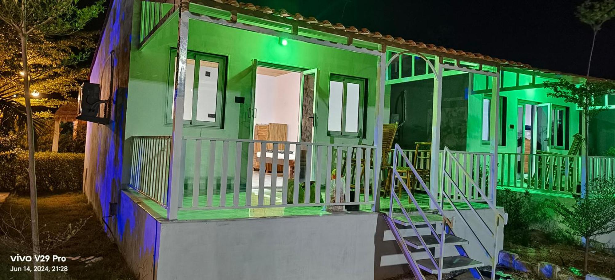 Kalri Modhera Sunrise Resort - Tents Bhungas Jungle Restaurants & Candlelight Dining מראה חיצוני תמונה