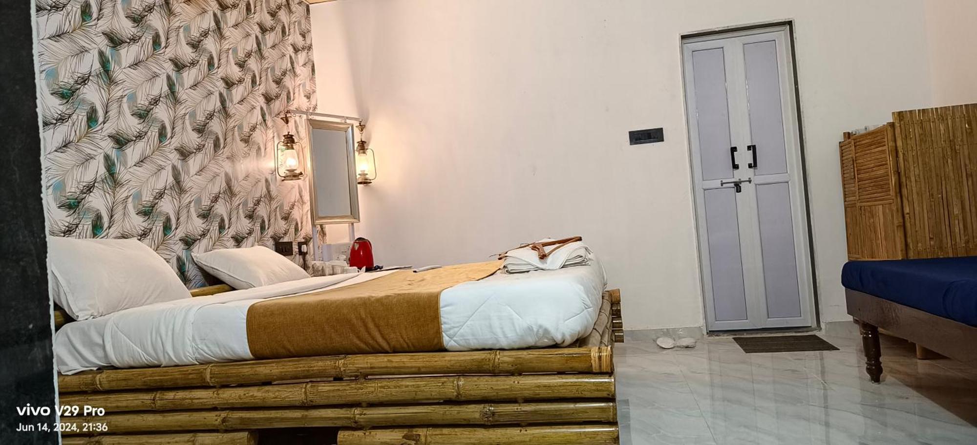 Kalri Modhera Sunrise Resort - Tents Bhungas Jungle Restaurants & Candlelight Dining מראה חיצוני תמונה