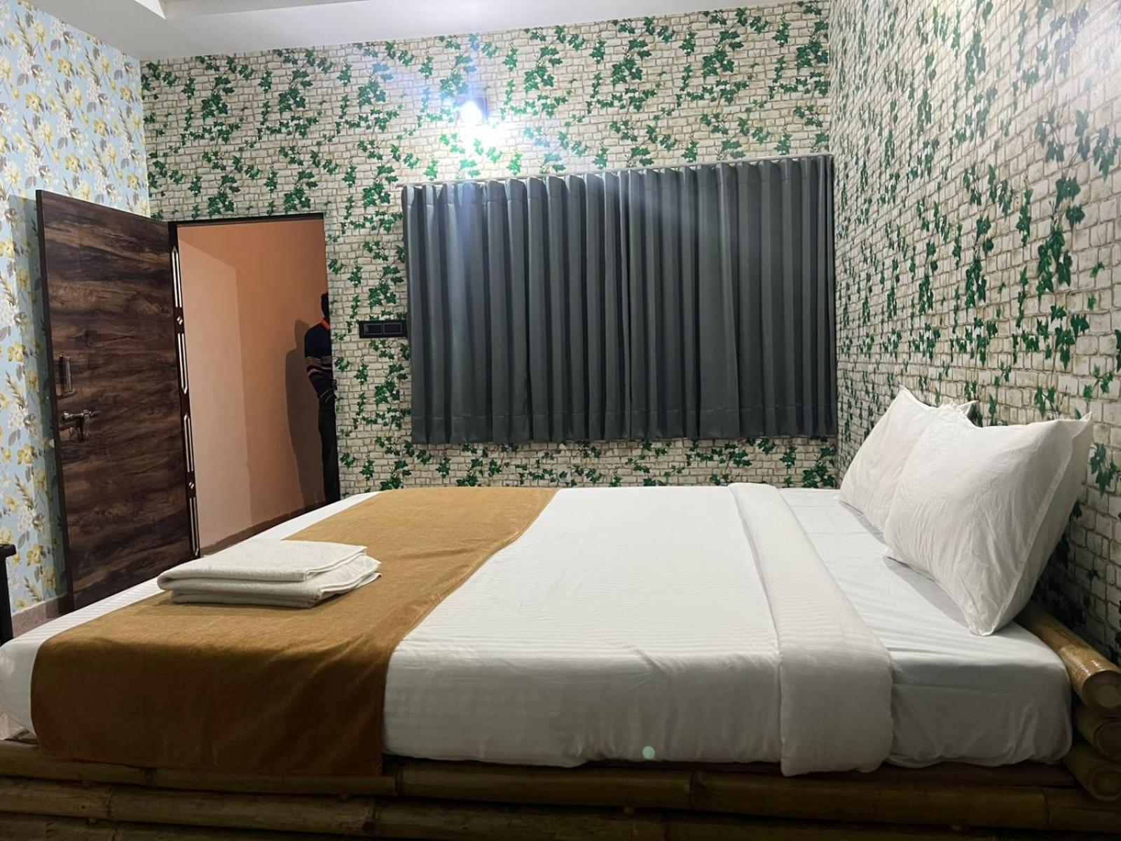 Kalri Modhera Sunrise Resort - Tents Bhungas Jungle Restaurants & Candlelight Dining מראה חיצוני תמונה